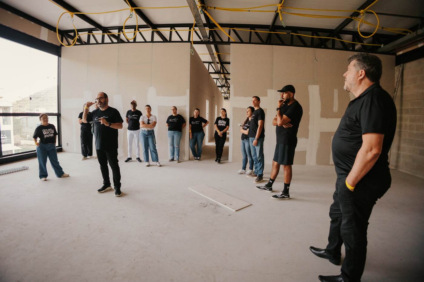 Grupo da igreja reunido conversando